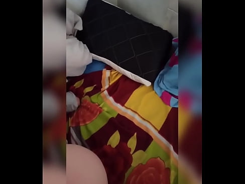 ❤️ Ҳамҳуҷраи ман дар хона танҳо мемонад, зеро шавҳараш ба рухсатӣ меравад ва ман аз фурсат истифода бурда, ӯро сиҳат мекунам ва харашро аз шир пур мекунам ️ Супер секс дар мо ❌️❤